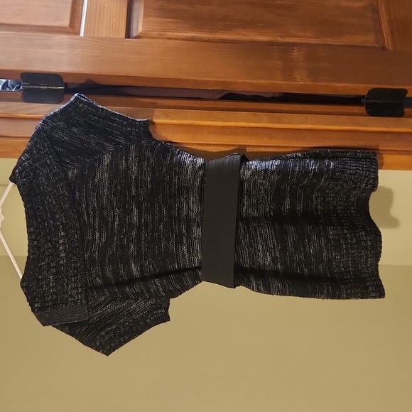 Women's Sweater, size medium, No Boundaries - Picture 5 of 5